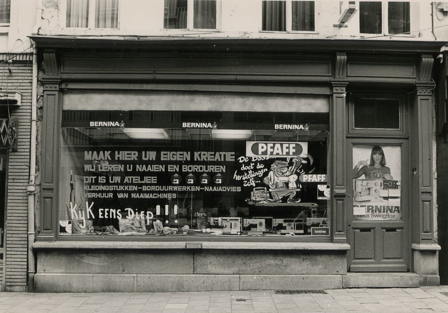 Etalage van een naaimachinewinkel in Gent