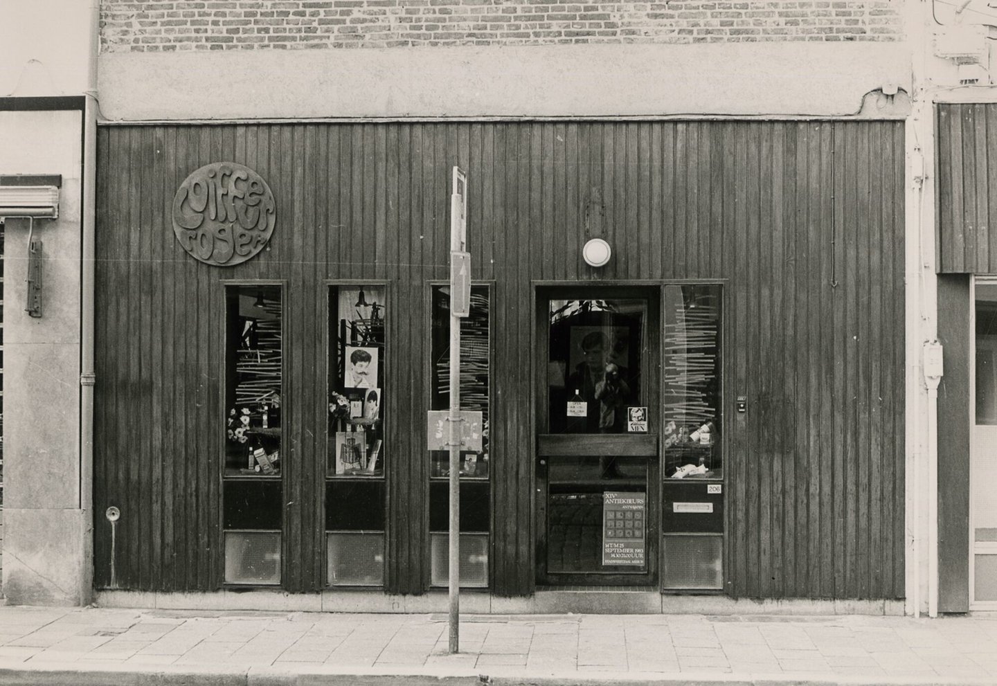 Etalage van kapsalon Roger in Gent