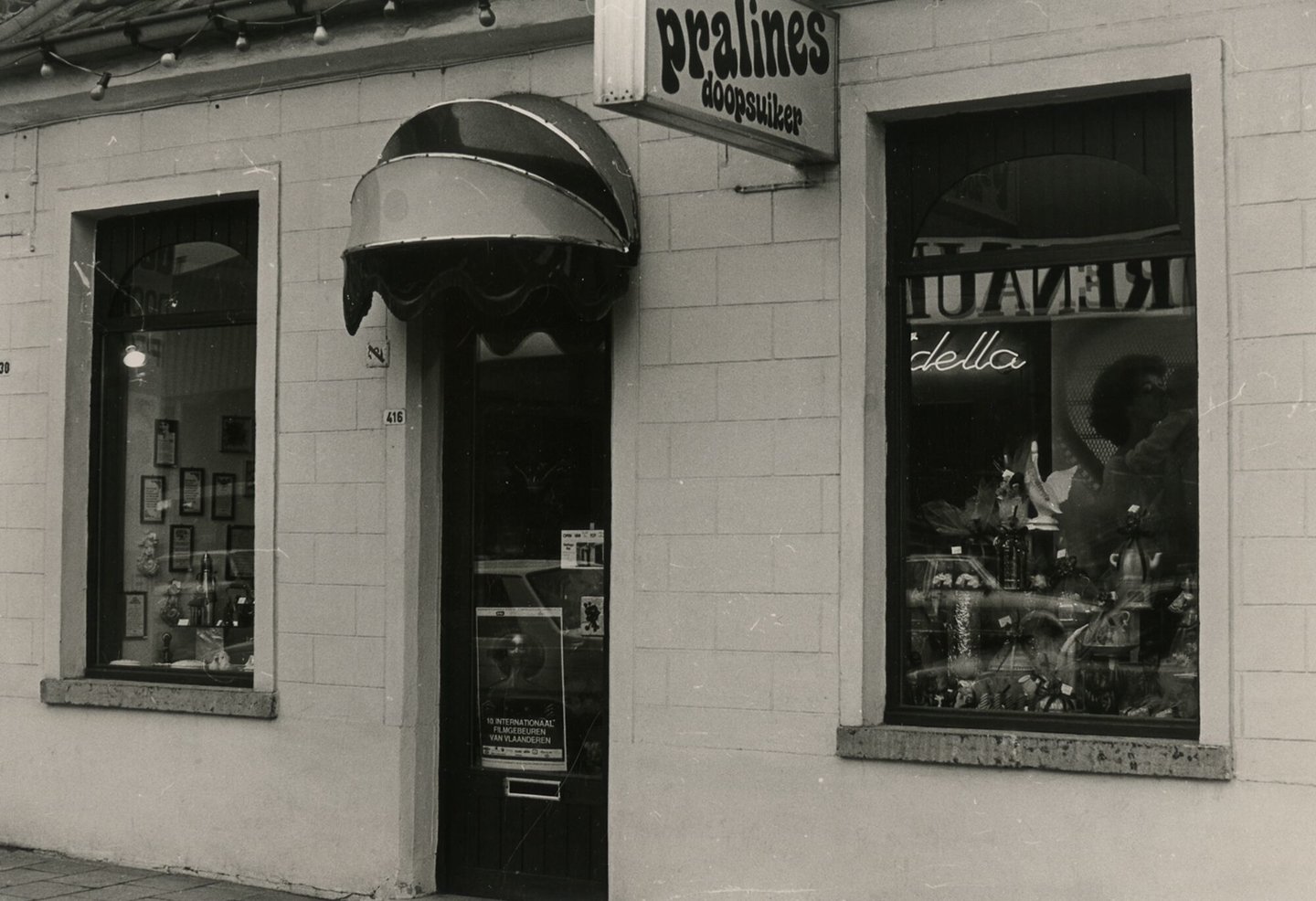 Etalage van een winkel van pralines en doopsuiker in Gent