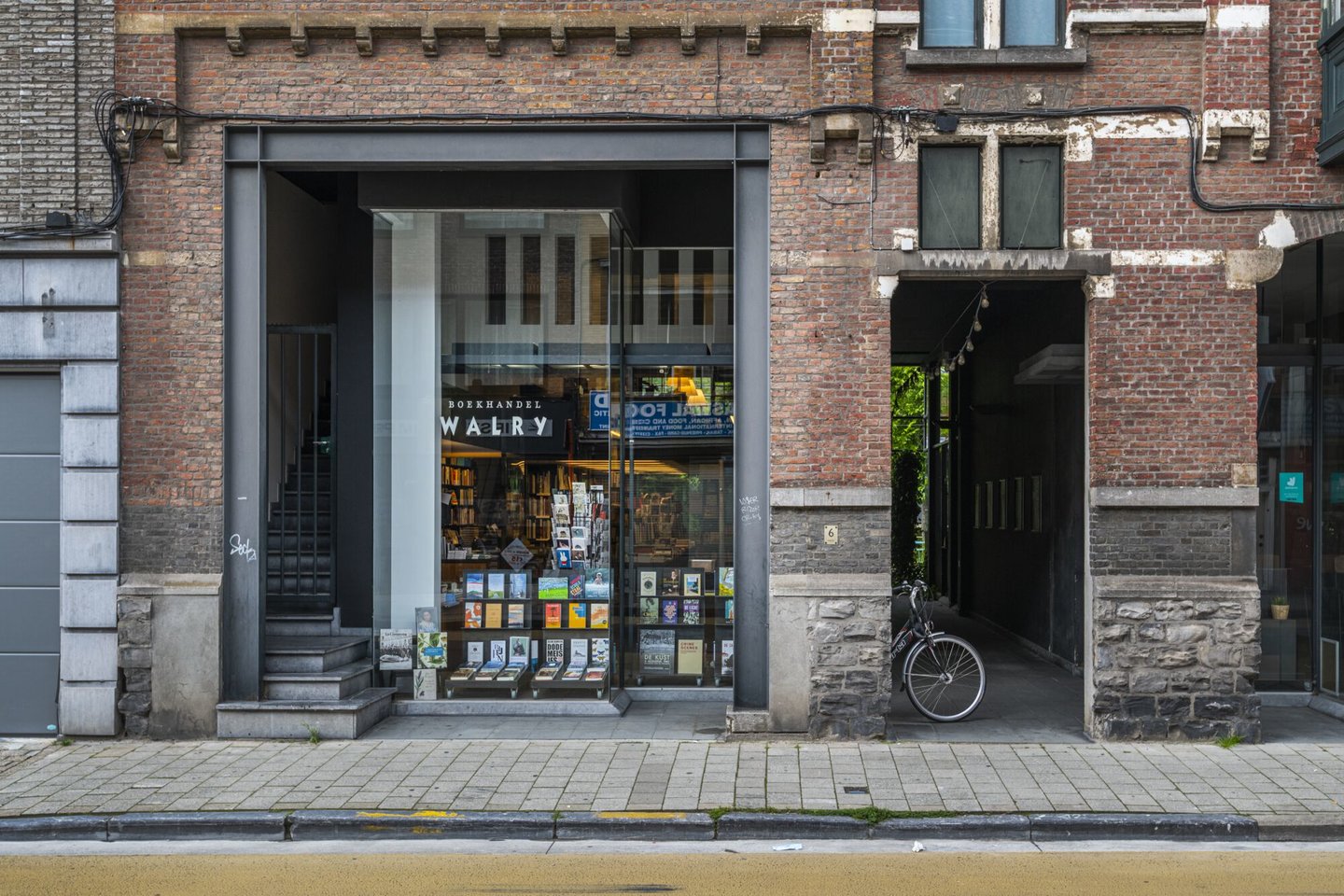 Etalage van boekhandel Walry in Gent