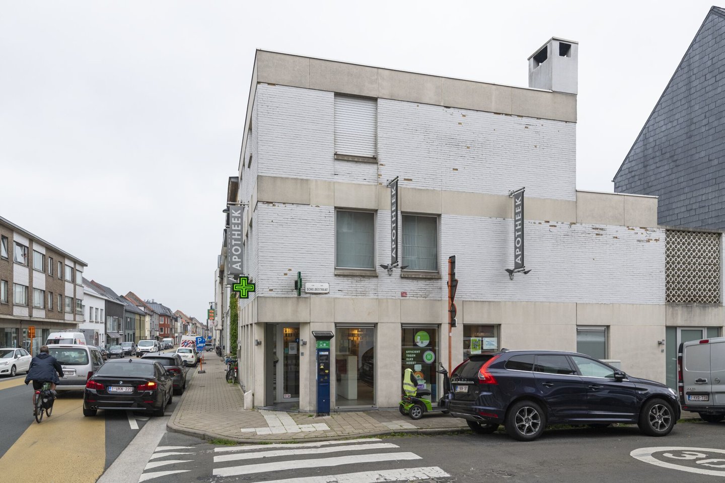 Etalage van apotheek Depoorter in Gent