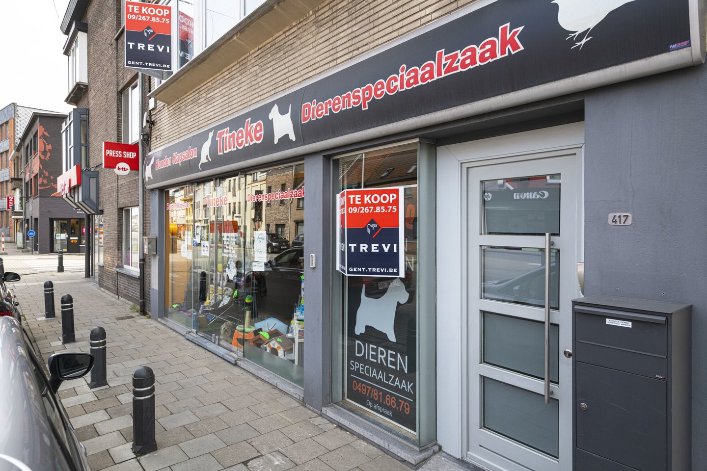 Etalage van dierenspeciaalzaak Tineke in Mariakerke