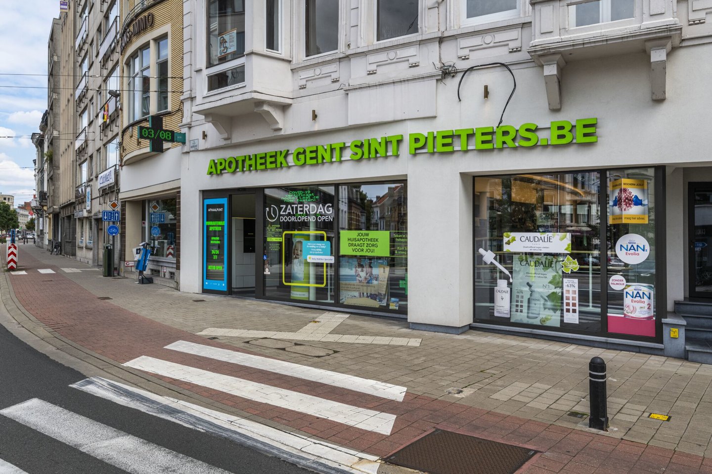 Etalage van apotheek Sint-Pieters in Gent