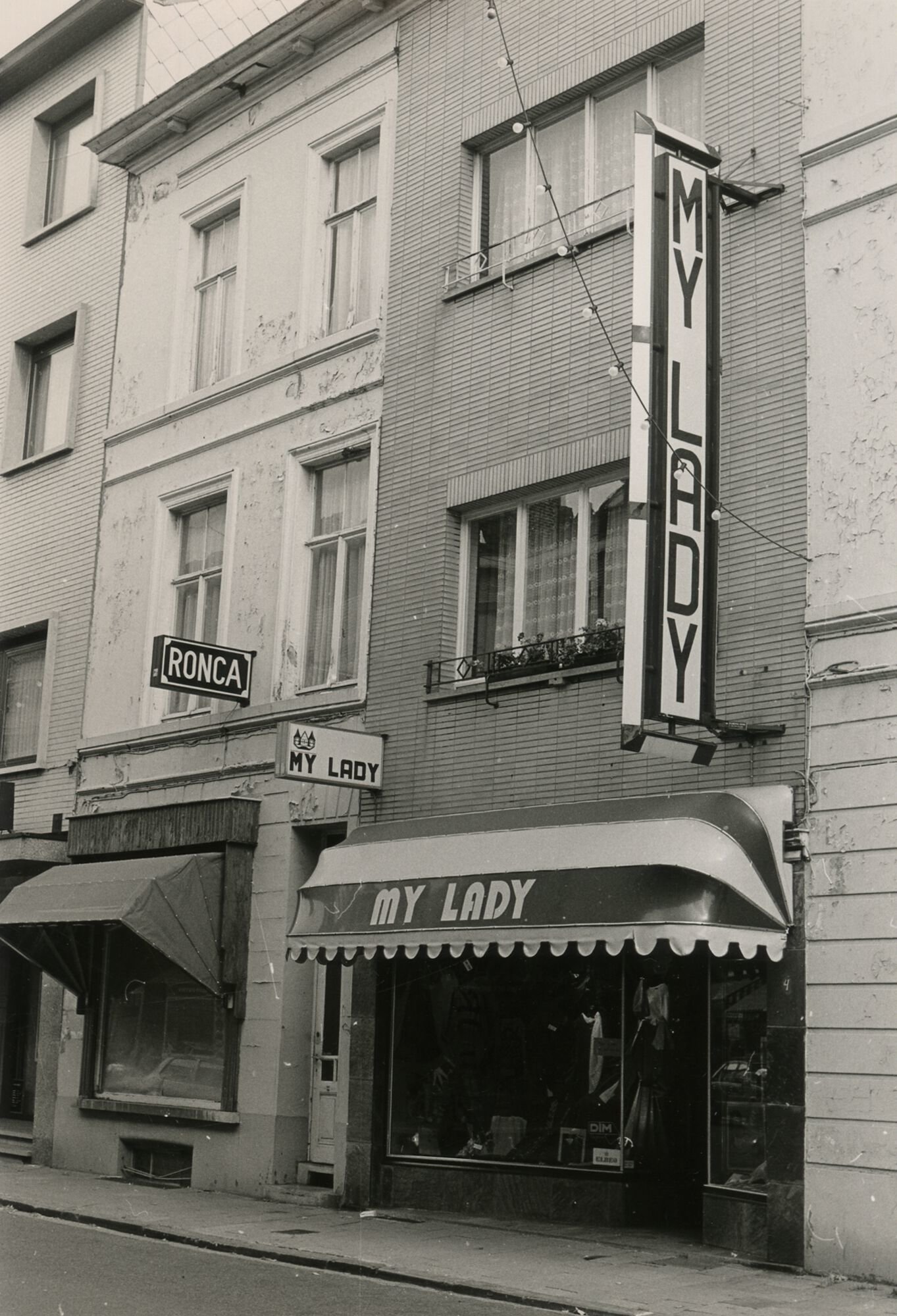 Etalage van kledingwinkel My Lady in Gent