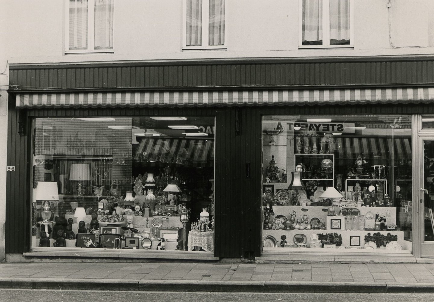 Etalage van een woonwinkel in Gent
