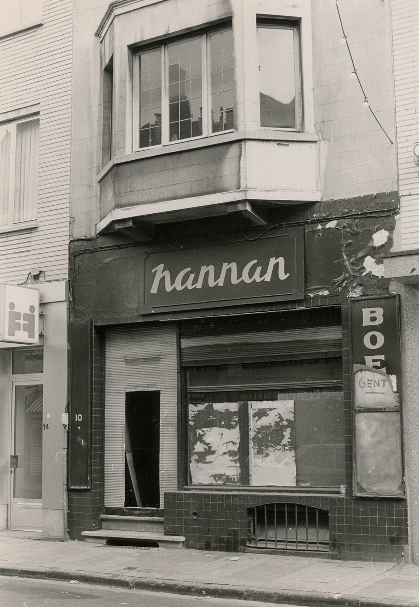 Gevel van leegstaand winkelpand Nannan in Gent