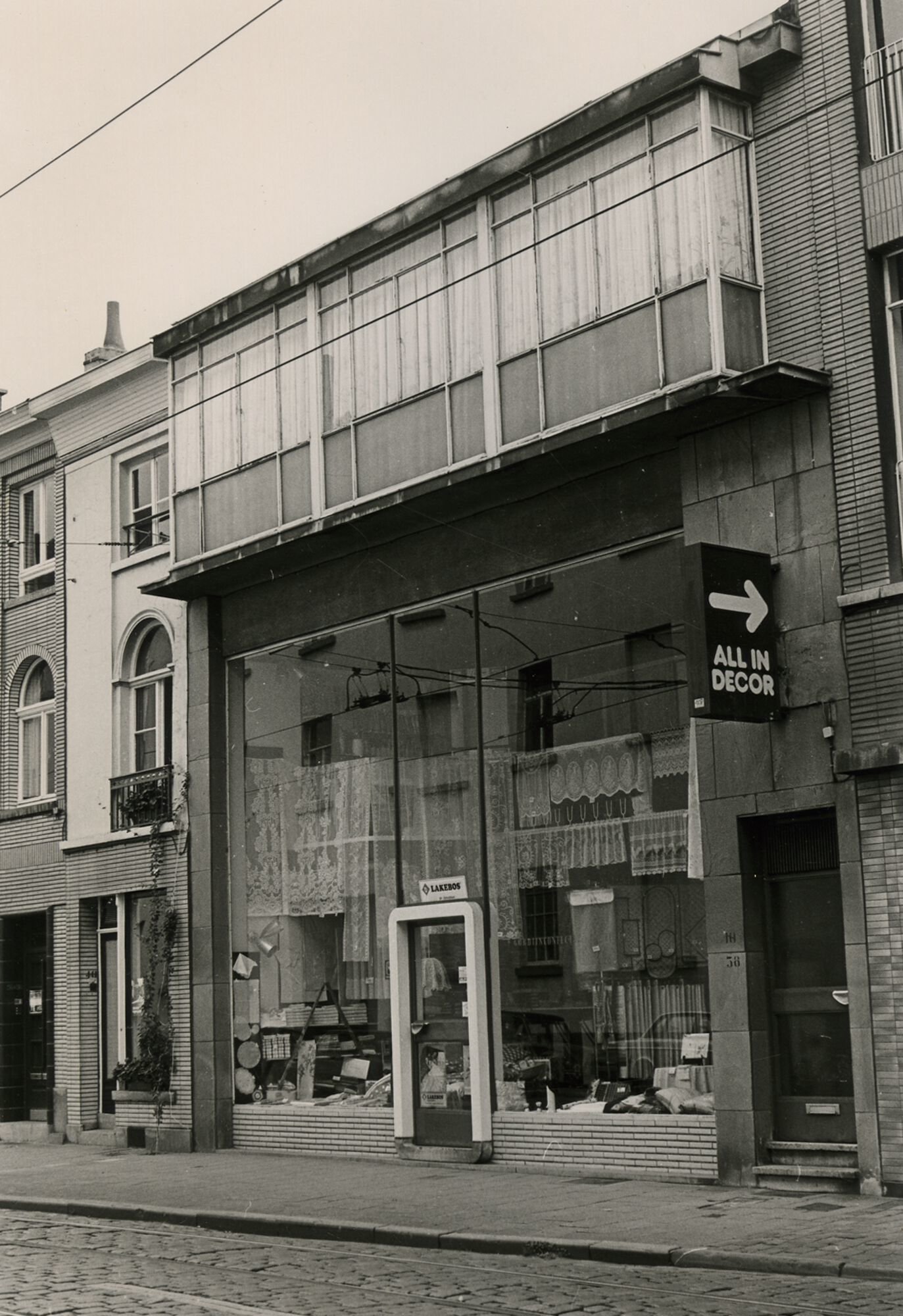 Etalage van All In Decor een winkel van woontextiel in Gent