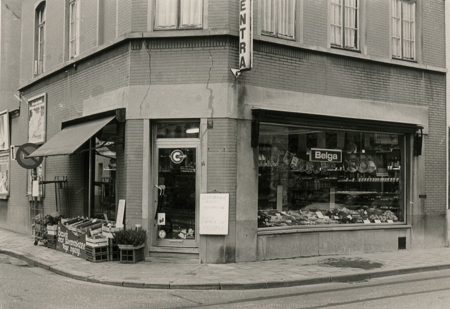 Etalage van een kruidenier Centra in Gent