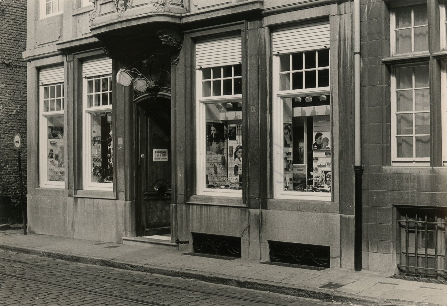 Etalage van optiek Van Wesemael - Van De Velde in Gent