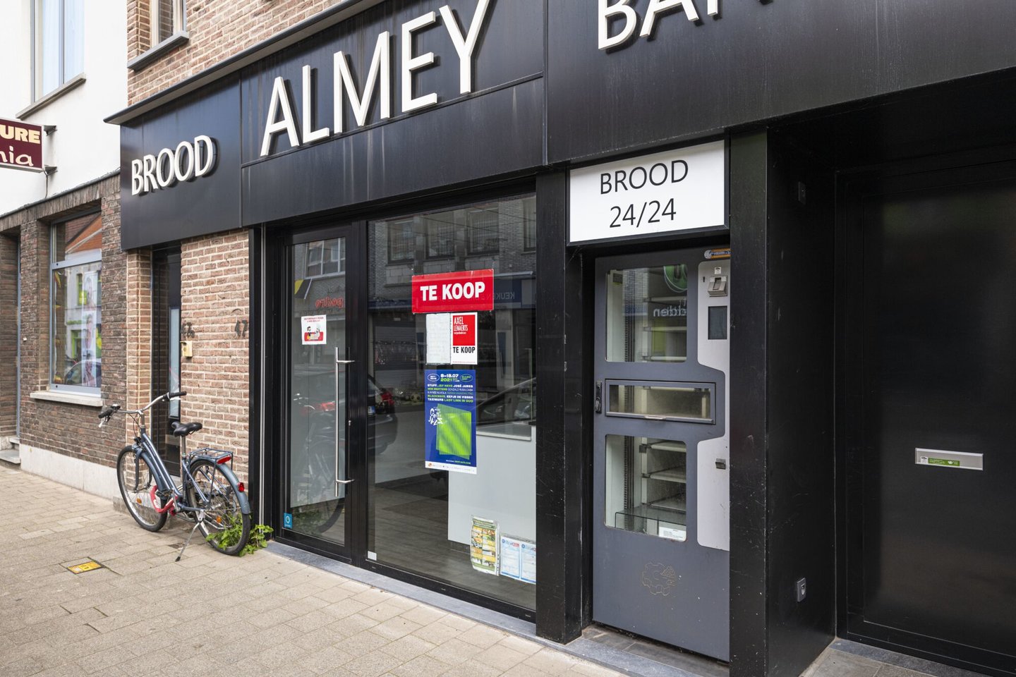 Etalage van een leegstaand handelspand in Wondelgem