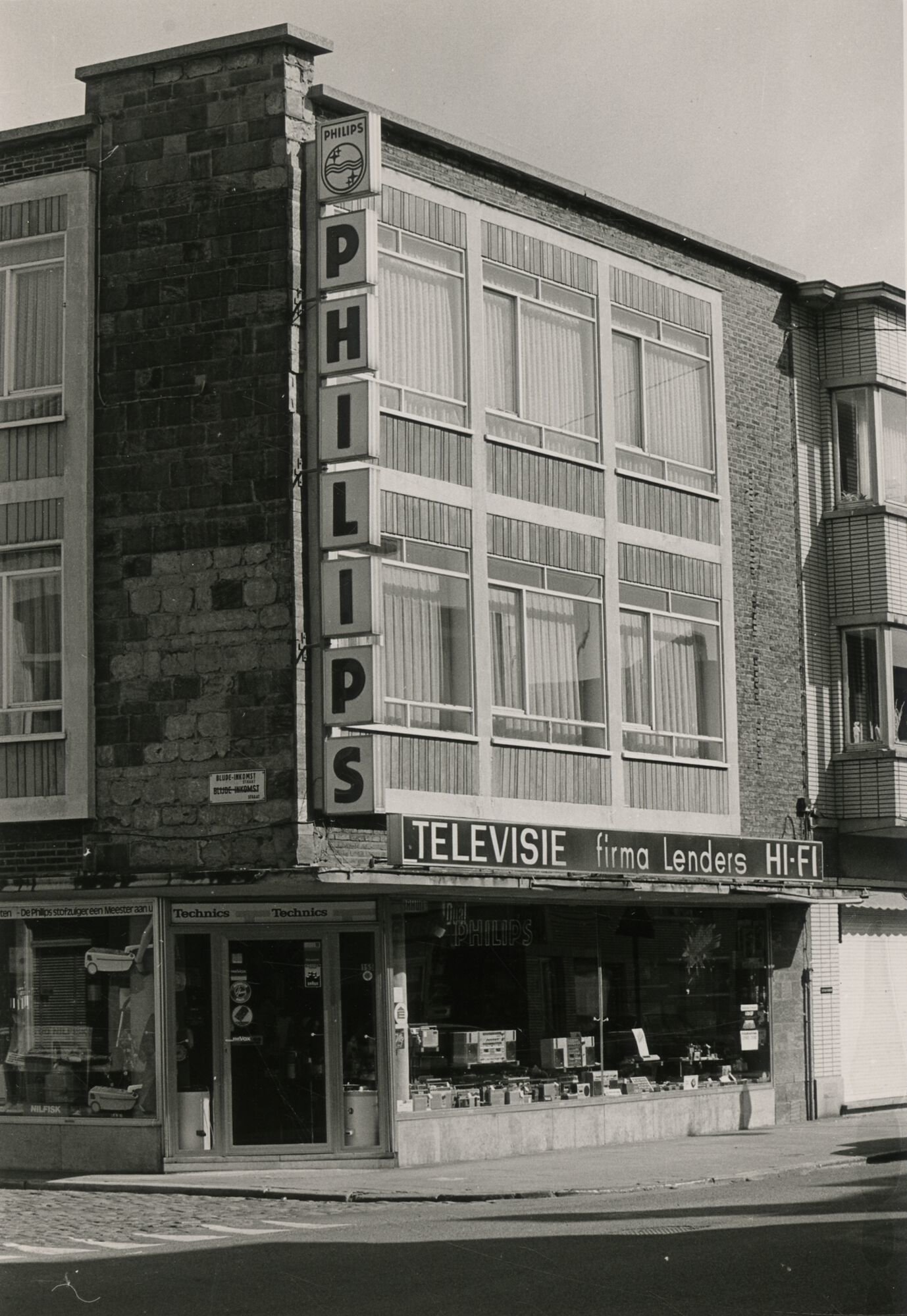 Etalage van elektrozaak Lenders in Gent