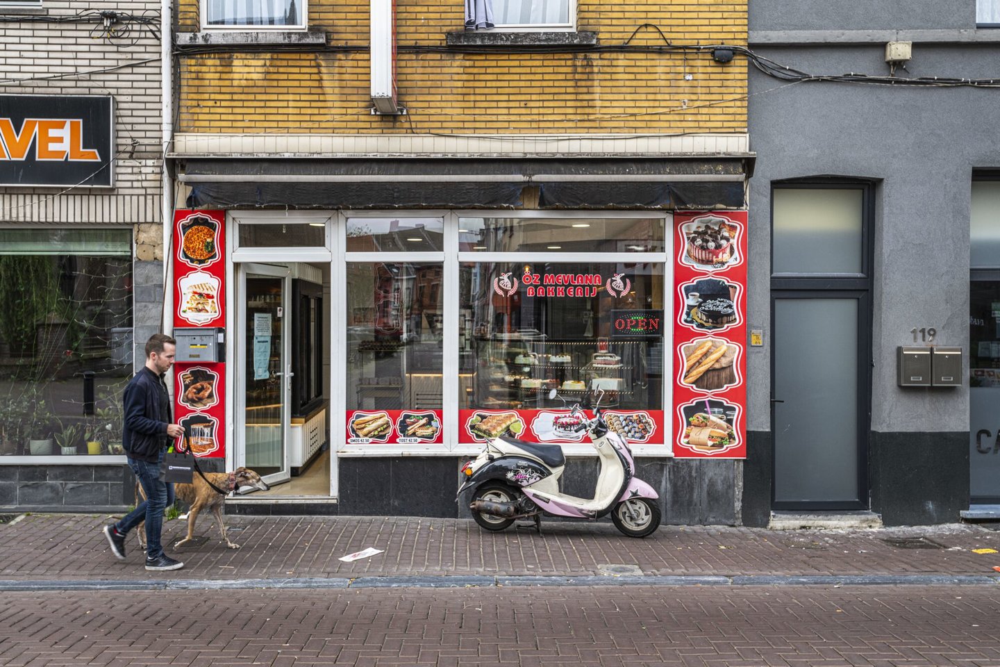 Etalage van bakkerij Oz Mevlana in Gent