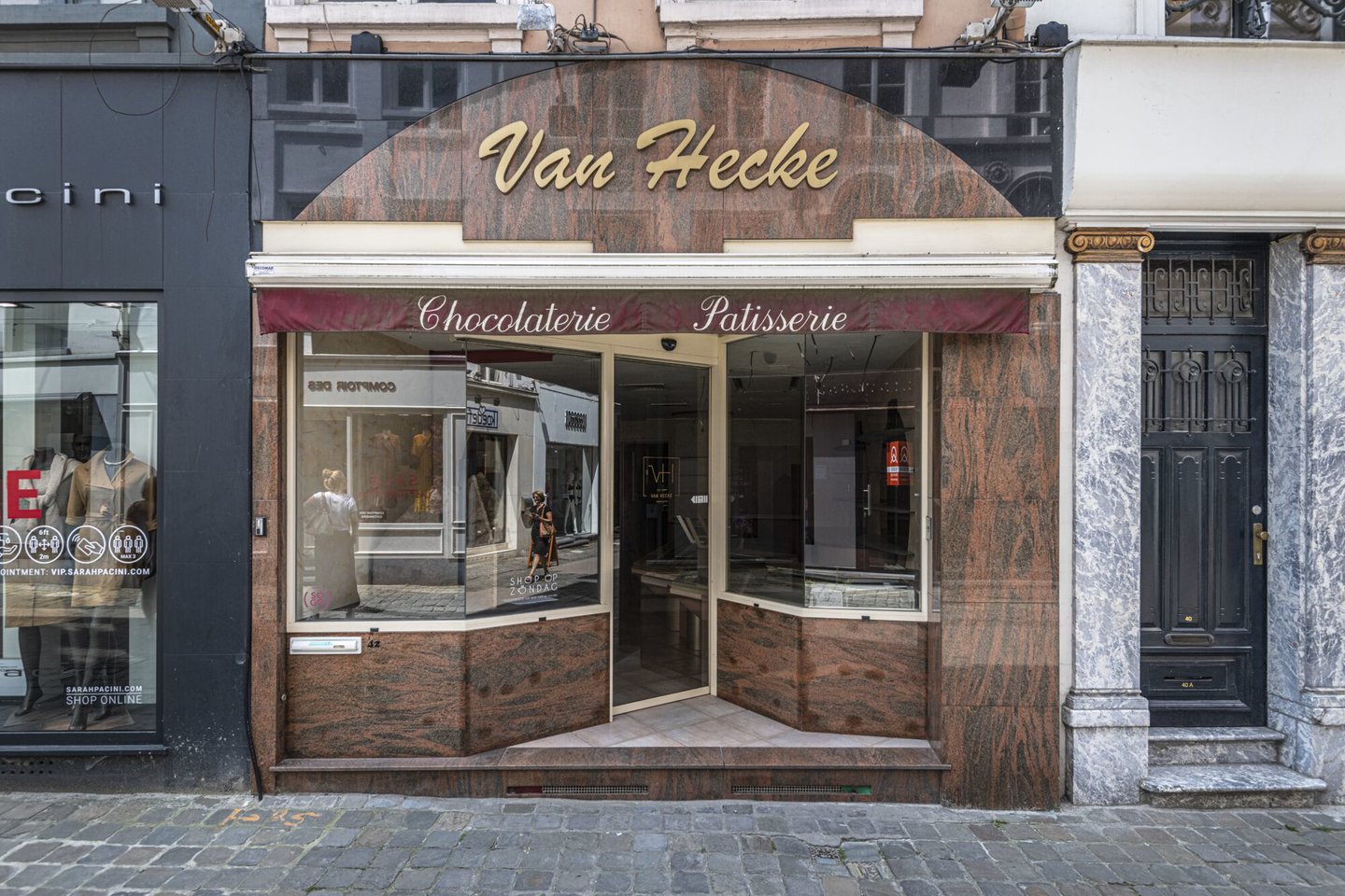 Etalage van een leegstaand handelspand in Gent