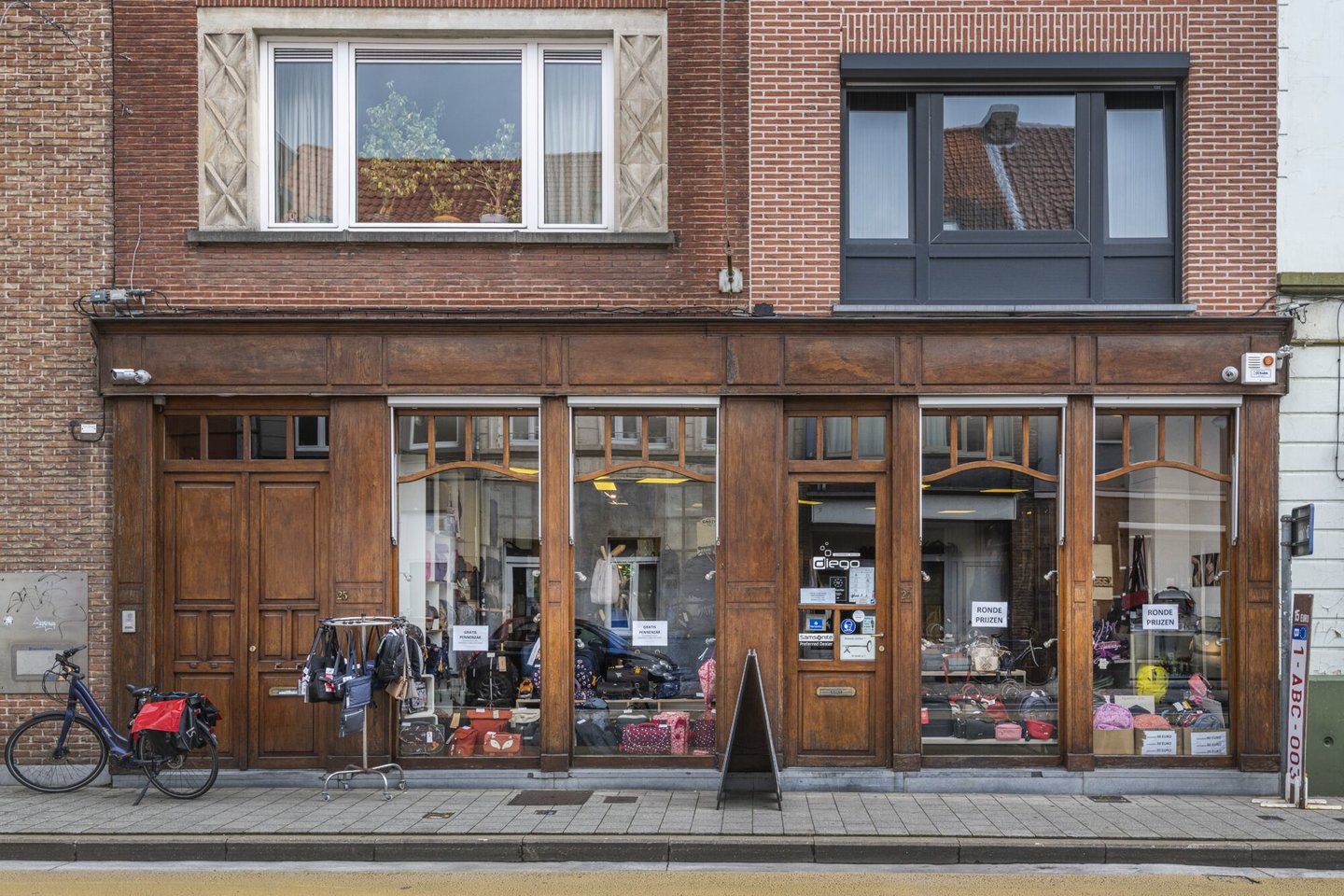 Etalage van schoenmaker Diego in Gent