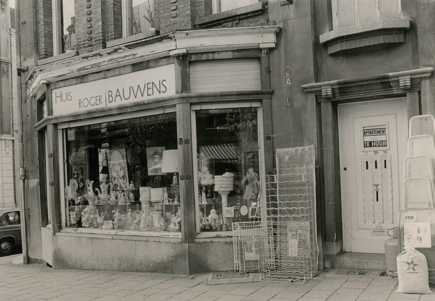 Etalage van een winkel van huishoudartikelen en woondecoratie Roger Bauwens in Gent