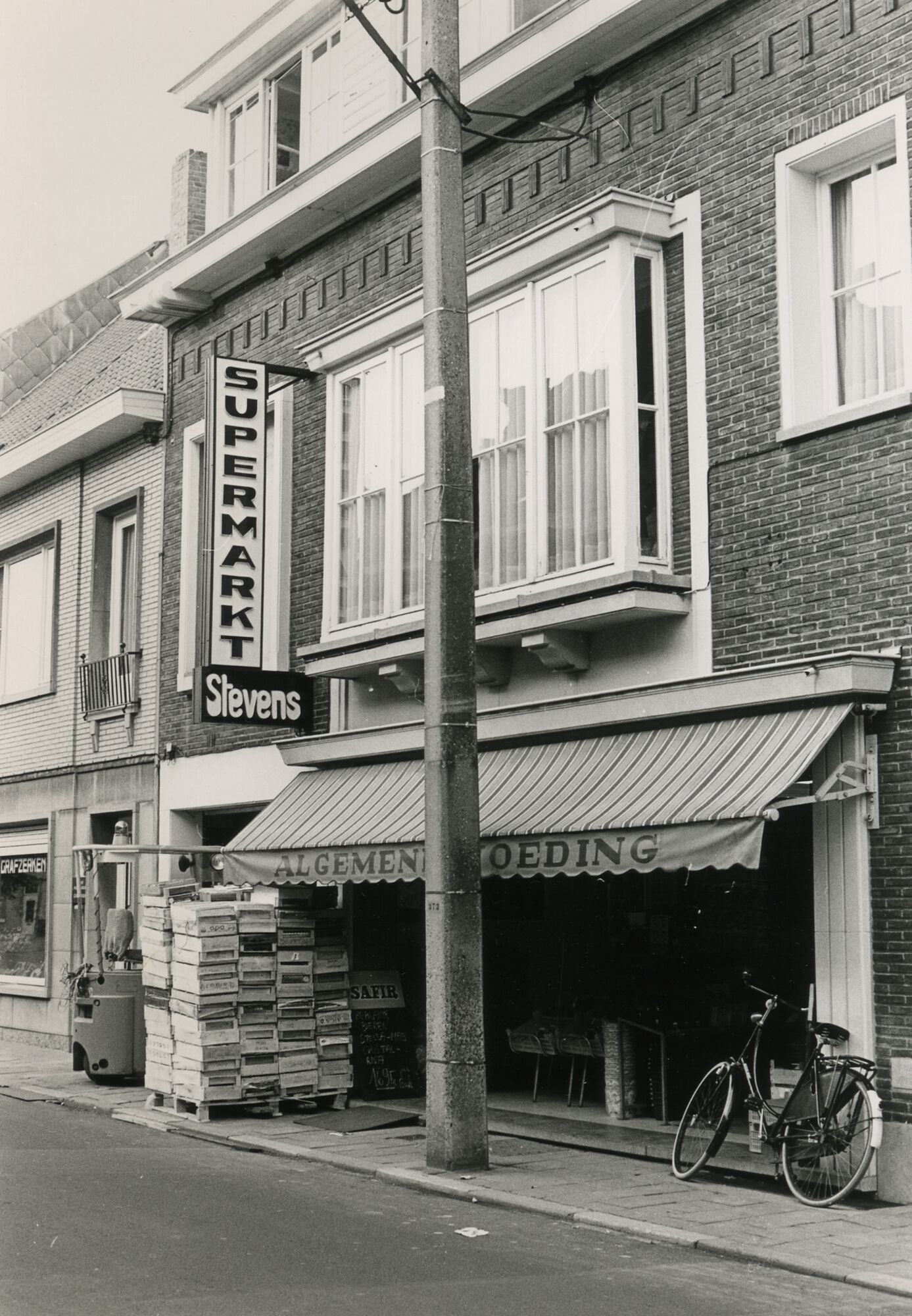 Etalage van kruidenier Supermarkt Stevens in Gent