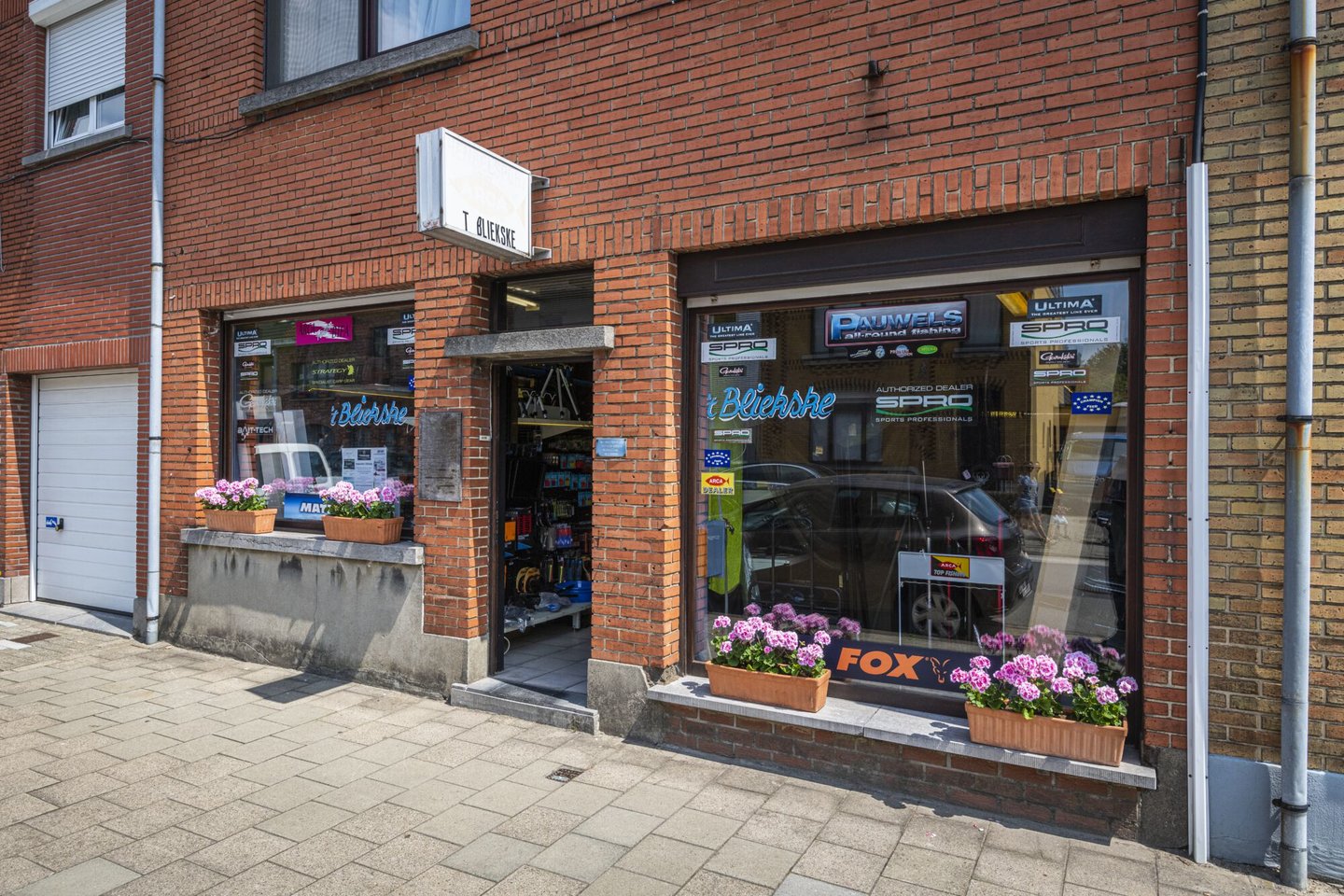 Gevel van 't Bliekske, een winkel van hengelsportbenodigdheden in Zwijnaarde