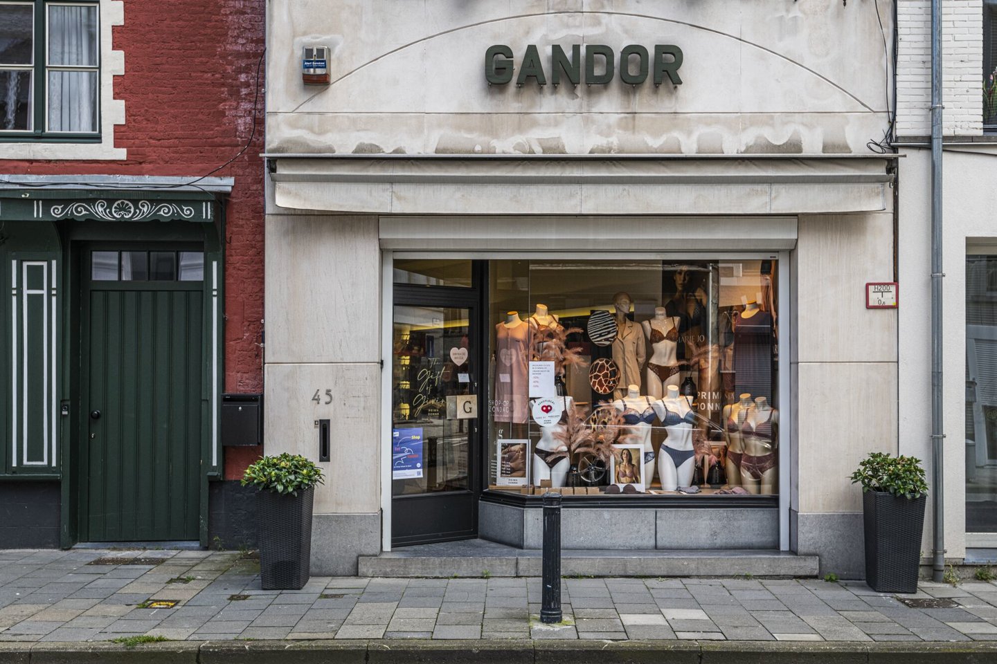 Etalage van lingeriewinkel Gandor in Gent