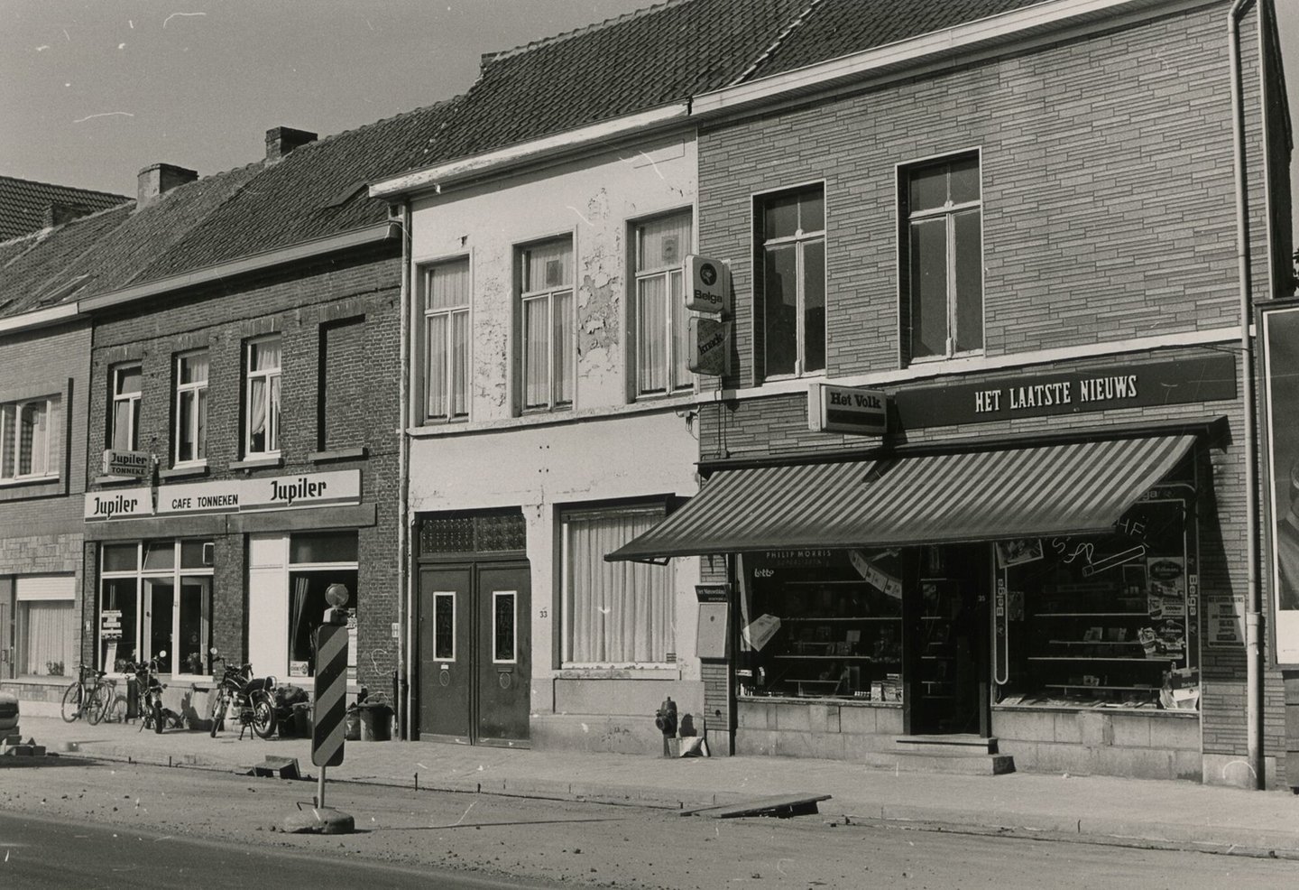 Etalage van een dagbladhandel in Gent