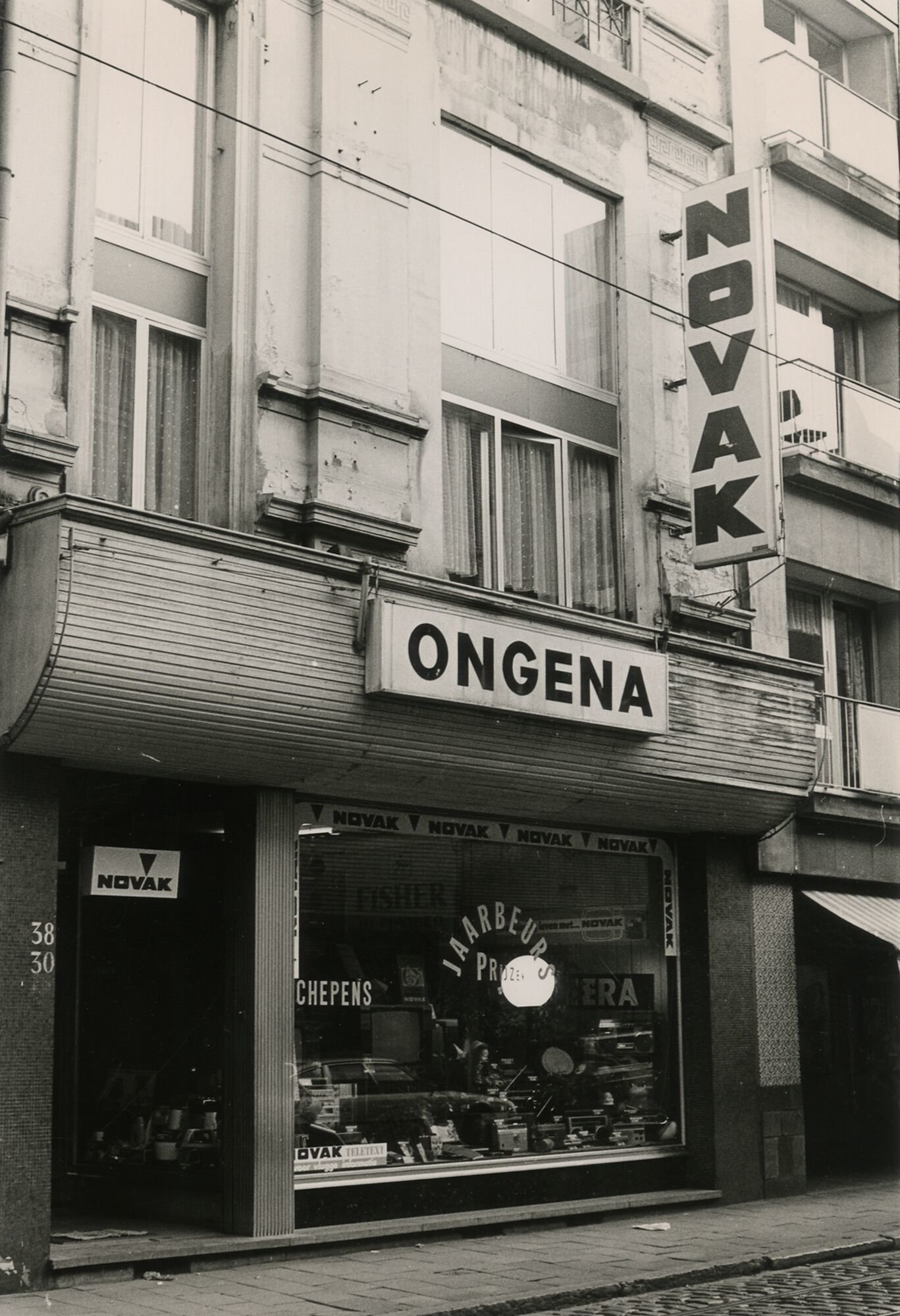 Etalage van elektrozaak Ongena in Gent