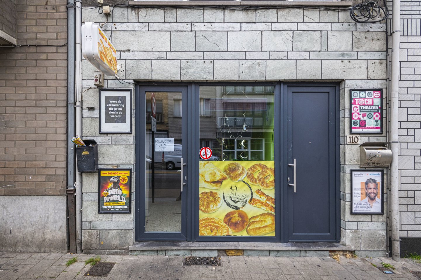 Etalage van broodjeszaak Tomn Bakyckn in Gent
