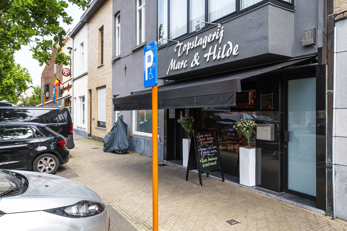 Etalage van beenhouwerij Topslagerij Marc en Hilde in Gentbrugge