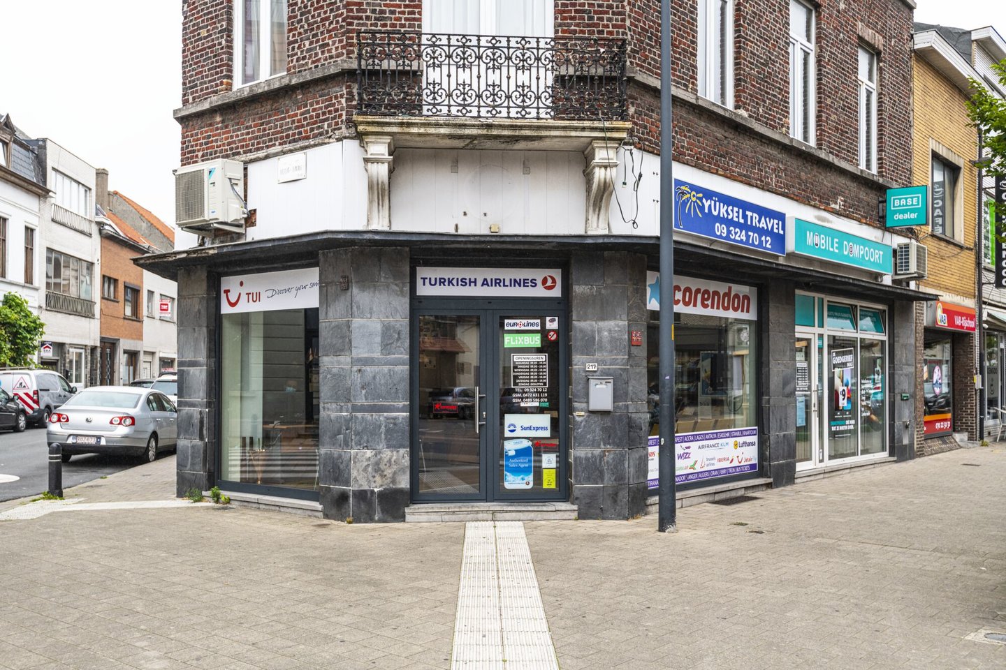 Etalage van reisbureau Yüksel Travel in Gent