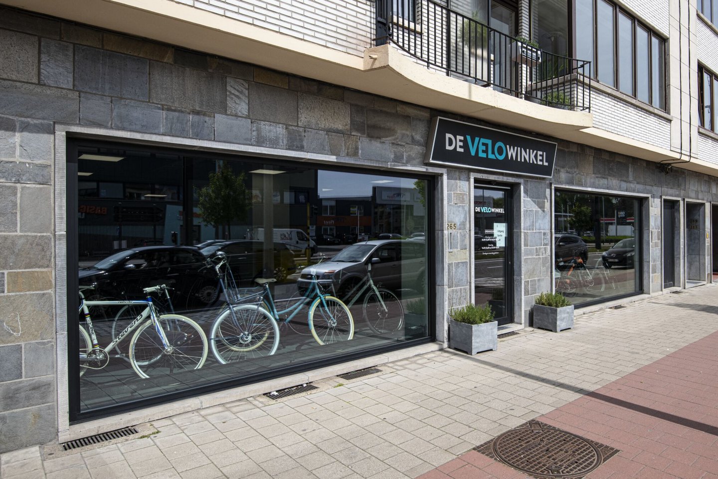 Etalage van fietswinkel De Velowinkel in Ledeberg