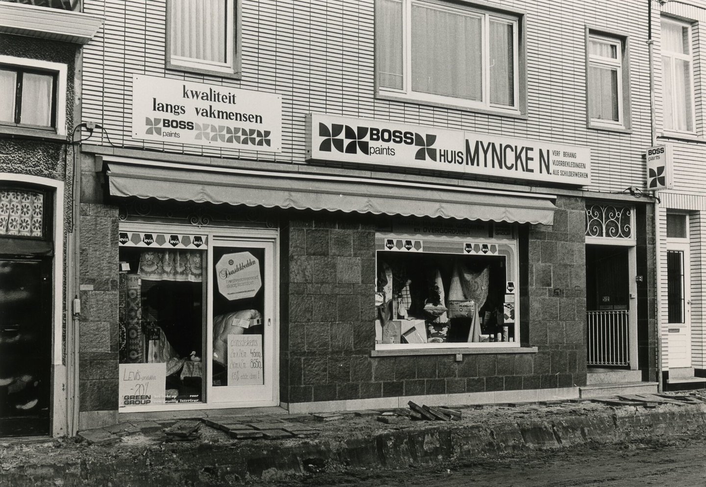 Etalage van verfwinkel Huis Myncke Noel in Gent