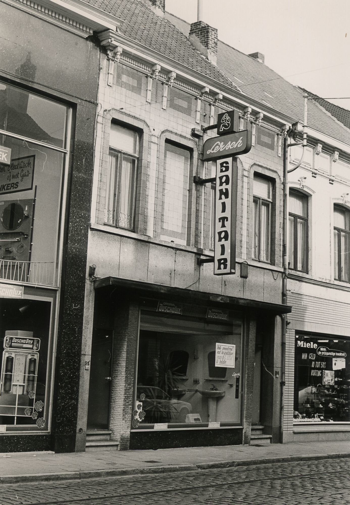 Etalage van Lersch, een winkel van sanitair in Gent