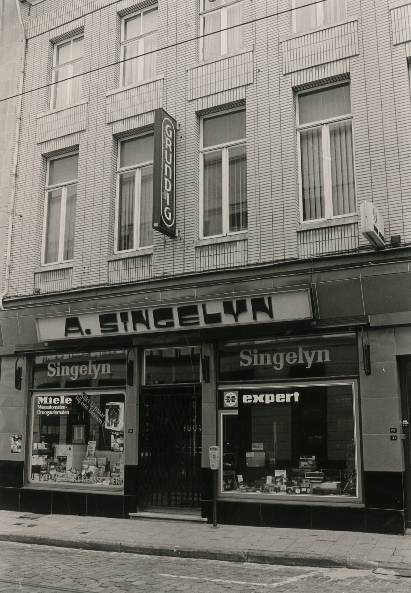 Etalage van elektrozaak Singelyn in Gent