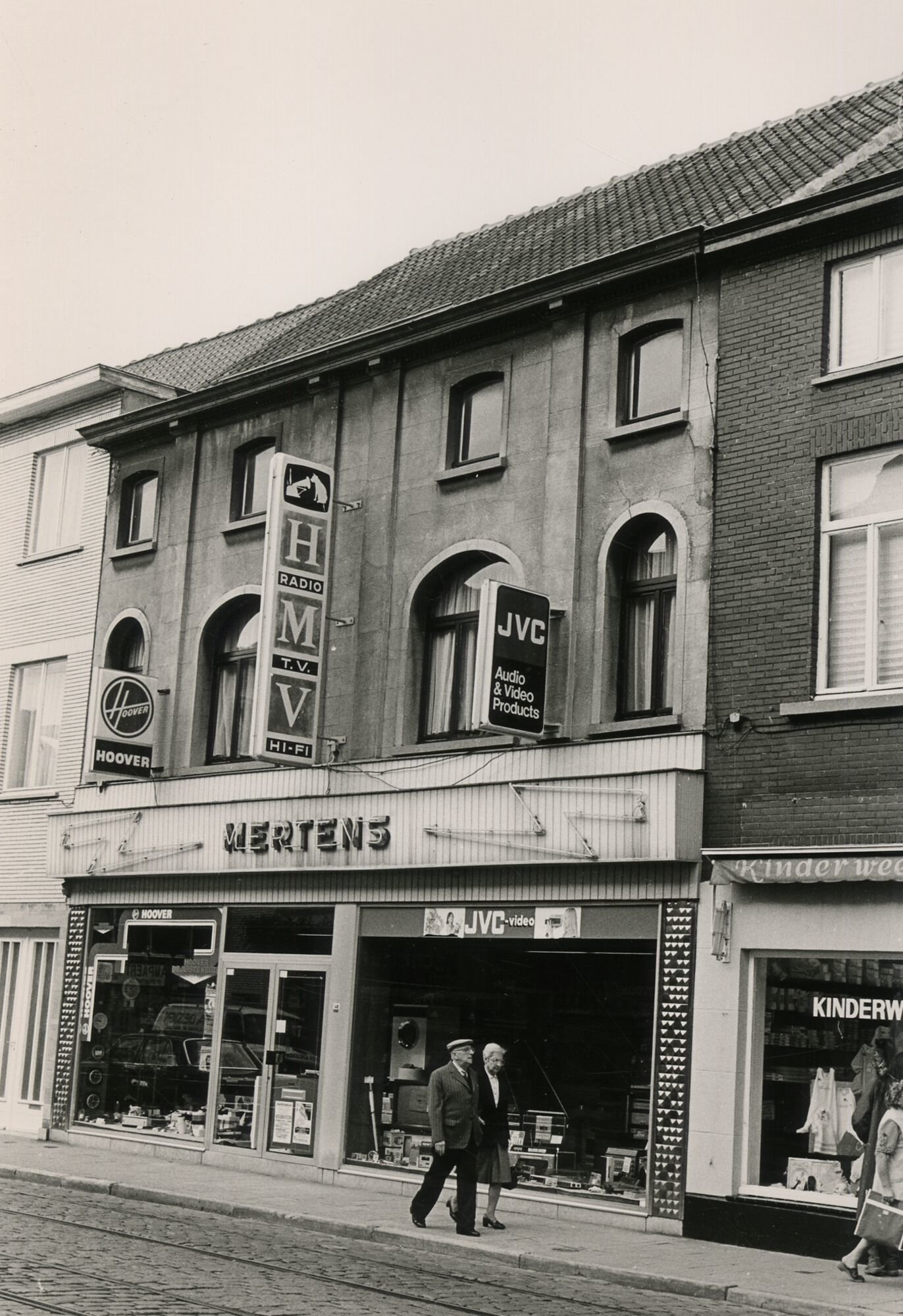 Etalage van elektrozaak Mertens in Gent