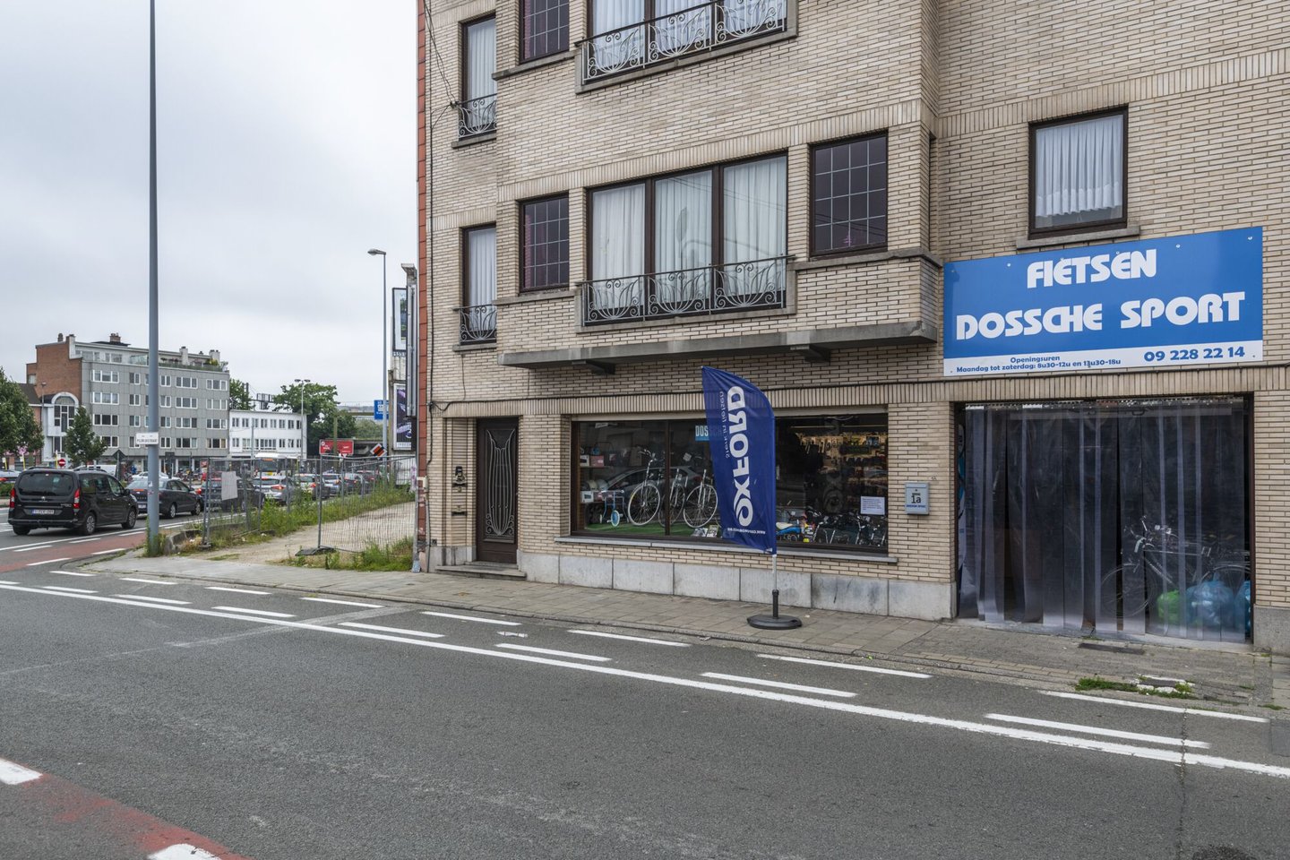 Etalage van fietswinkel Dossche Sport in Gent