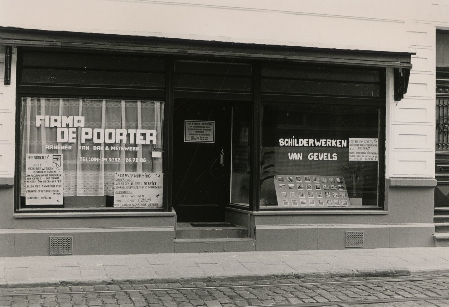 Etalage van firma van schilderwerken De Poorter in Gent