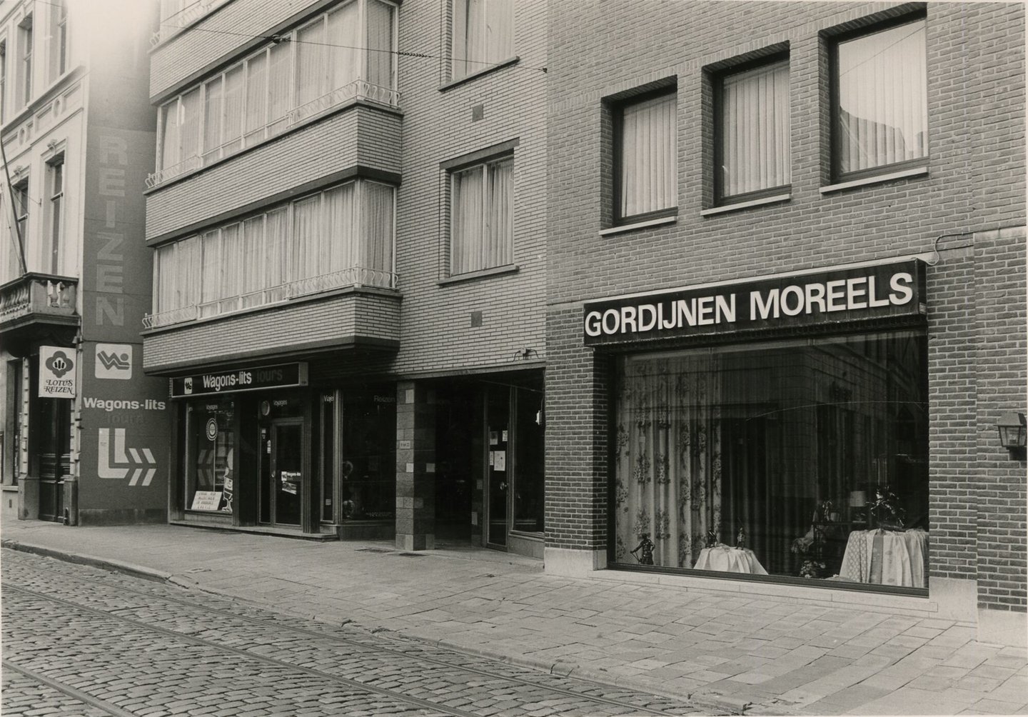 Gevel van gordijnenwinkel Moreels en reisbureau Wagons-lits in Gent