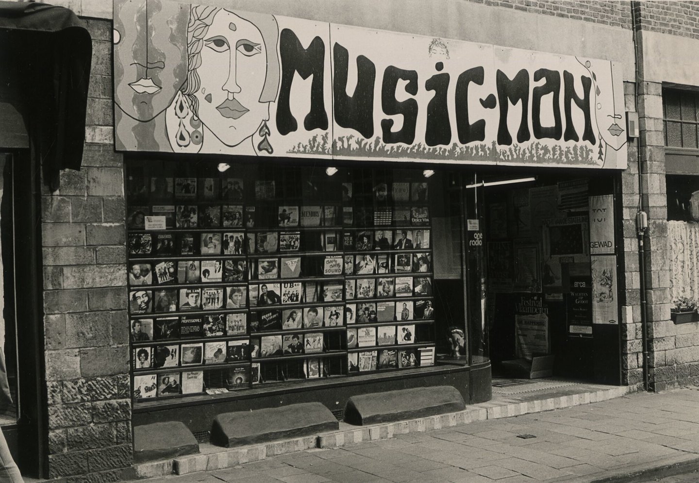 Etalage van platenwinkel Music-man in Gent