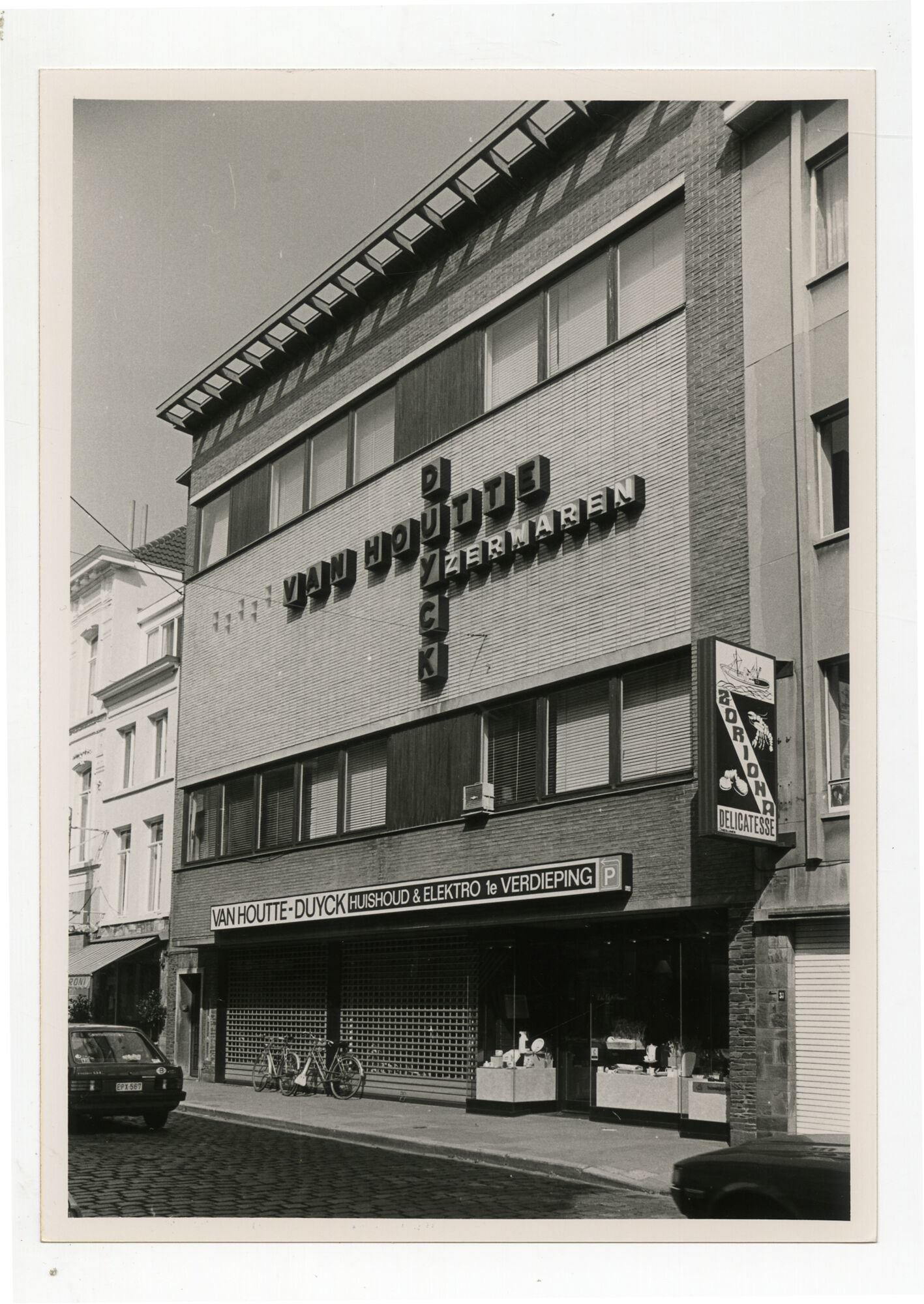 Etalage van ijzerhandel - elektrozaak Van Houtte Duyck in Gent