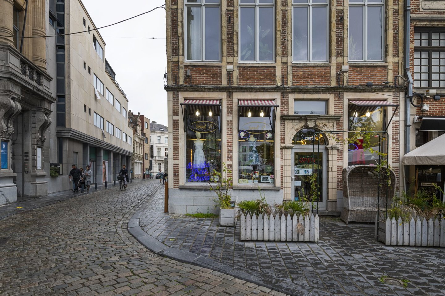 Etalage van kledingwinkel Sweet P in Gent
