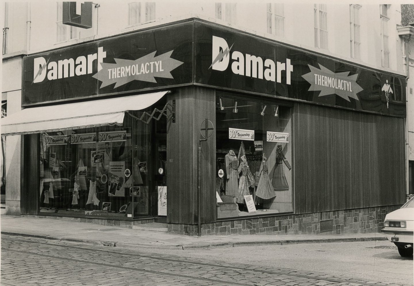 Etalage van kledingwinkel Damart in Gent