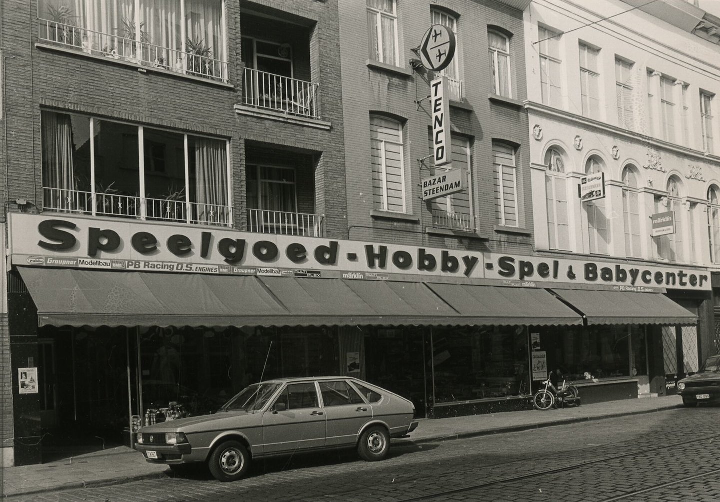 Etalage van speelgoedwinkel Bazar Steendam in Gent