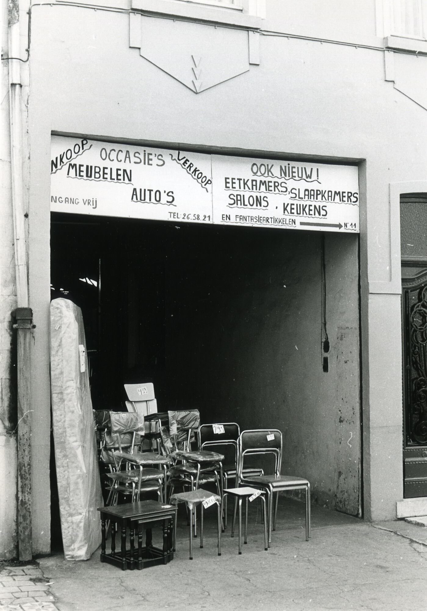 Etalage van meubelwinkel in Gent