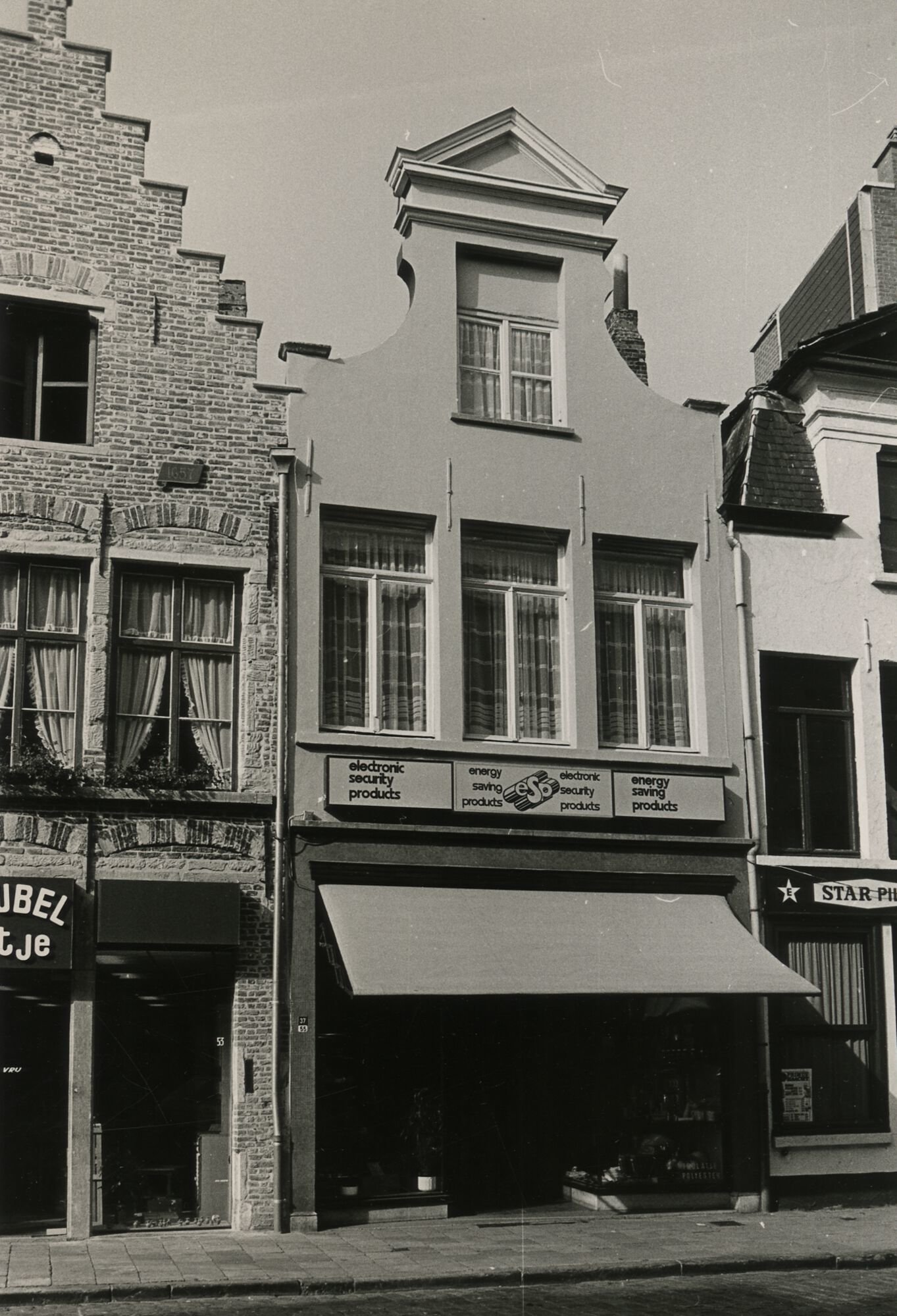 Etalage van elektronicawinkel Electronic Security products in Gent