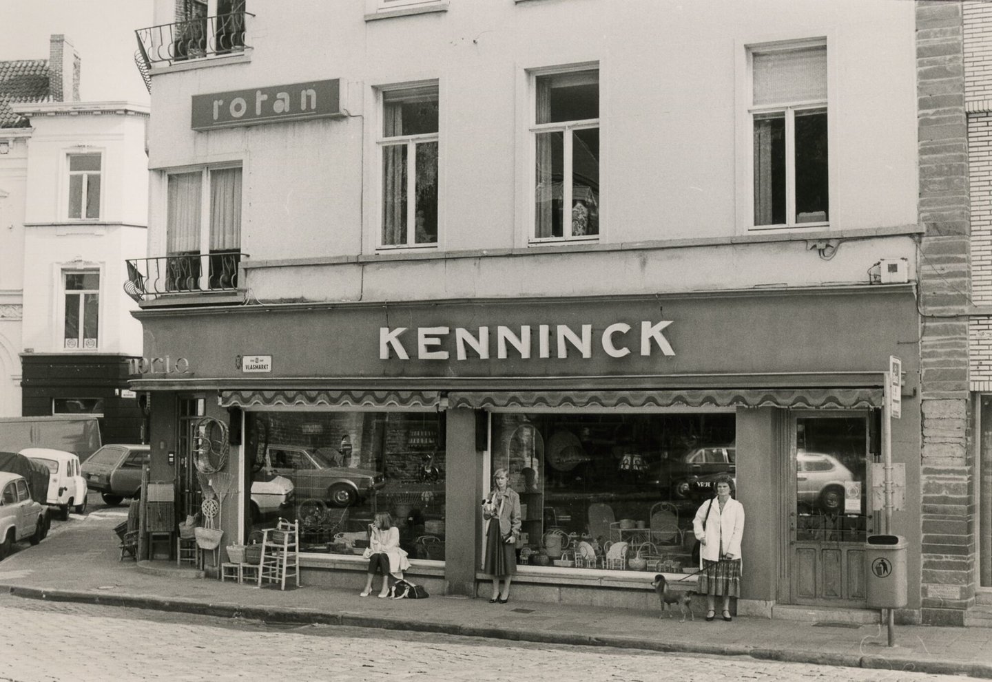 Etalage van Kenninck, een winkel in rotan en riet in Gent