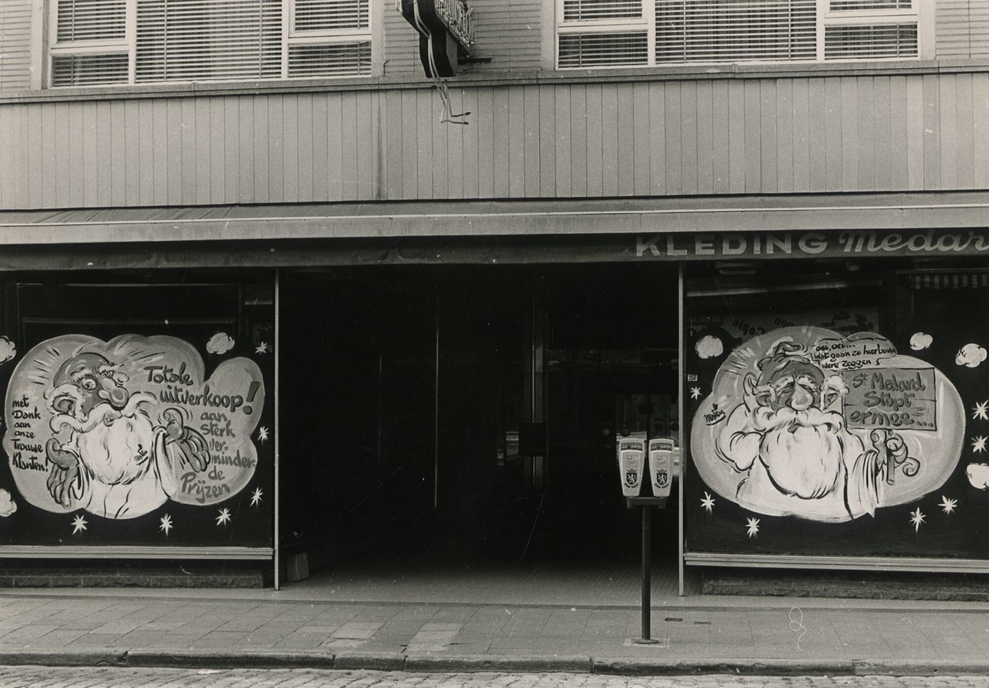 Etalage van kledingwinkel Sint-Medard in Gent