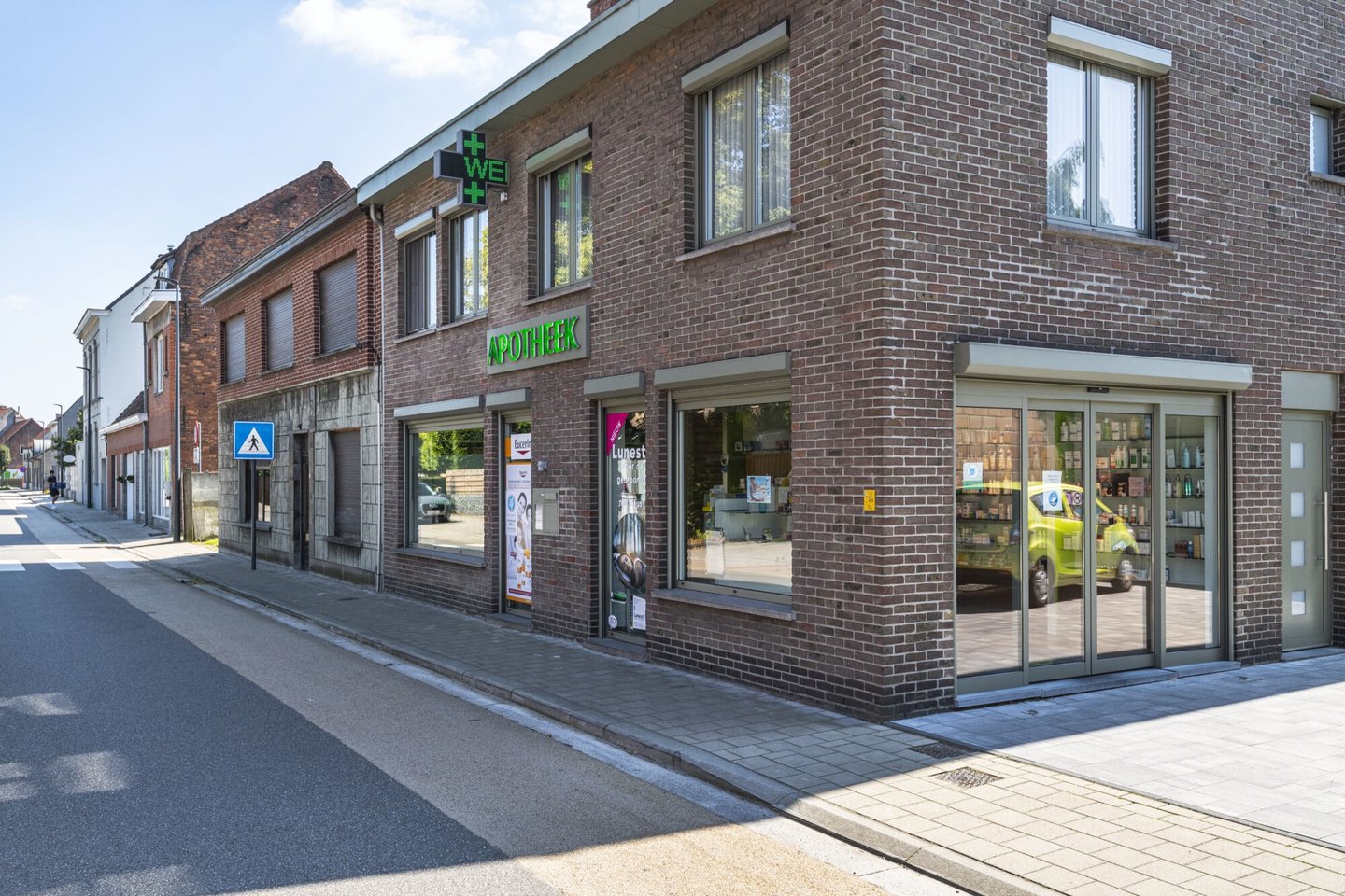 Etalage van apotheek Pharmaldeia in Gent