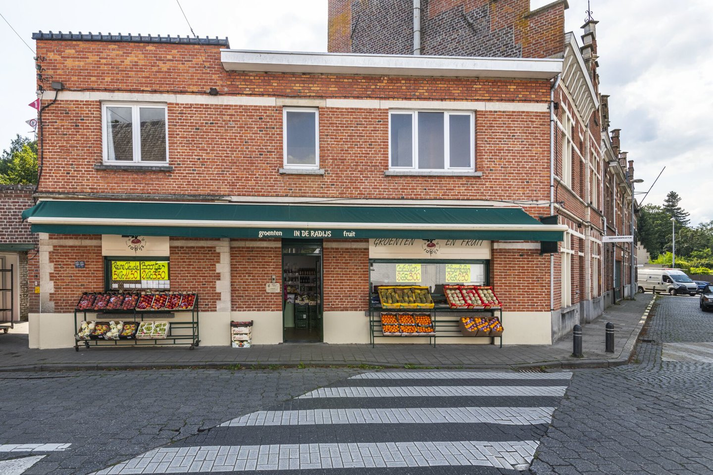 Etalage van fruit & groentewinkel In de Radijs in Gent
