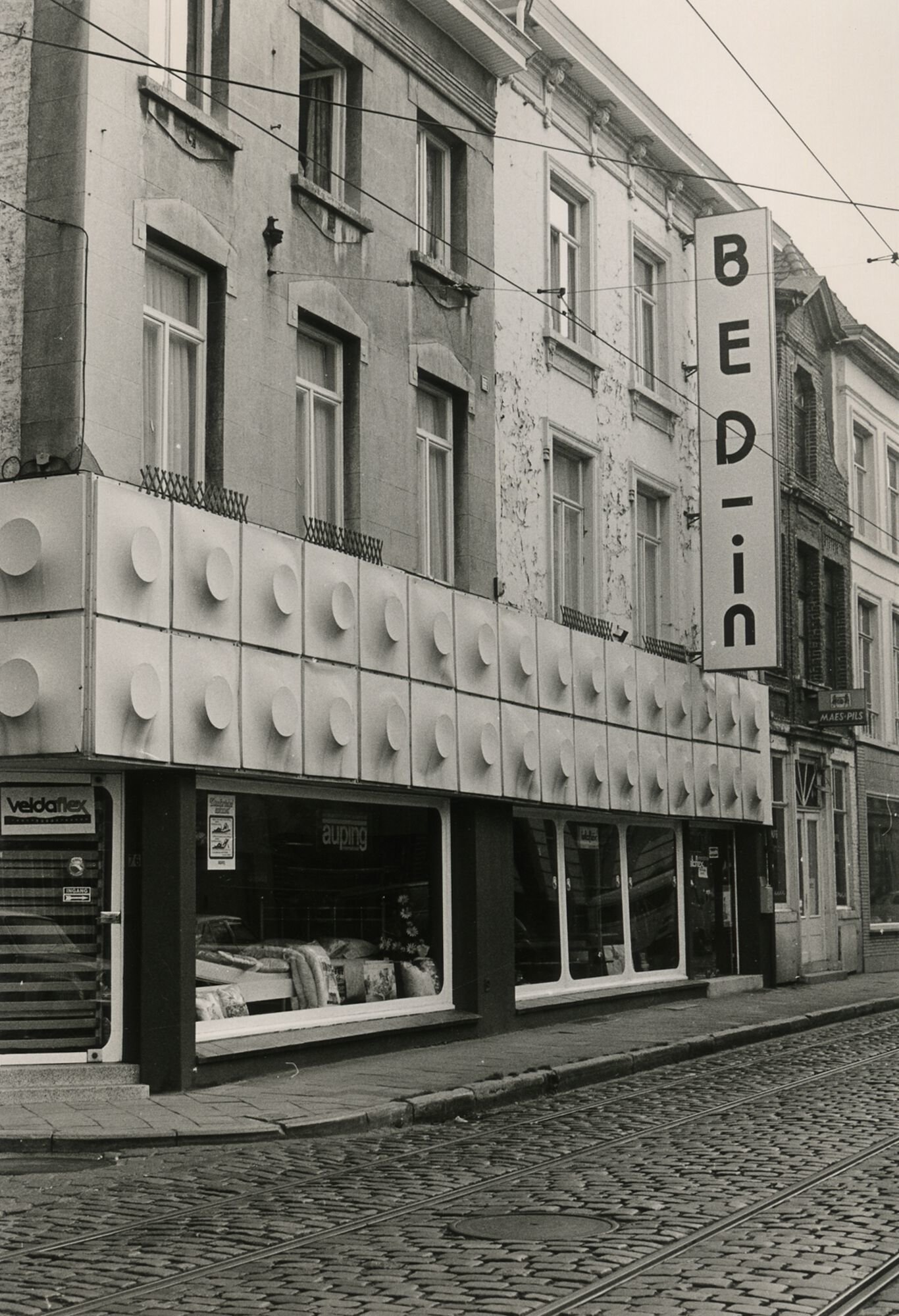 Etalage van slaap meubelwinkel Bed In in Gent