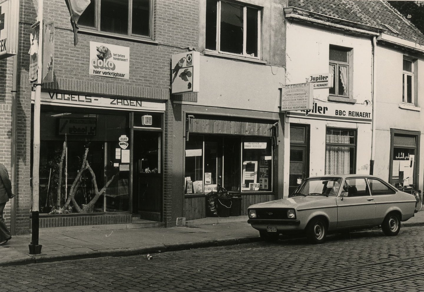 Straatbeeld met winkel en horecazaken in Gent