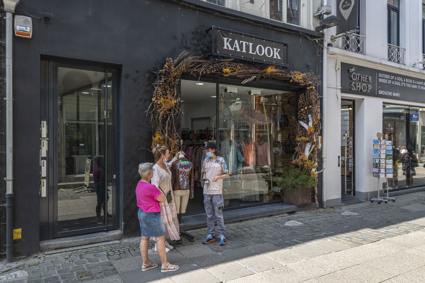 Etalage van kledingwinkel Katlook in Gent
