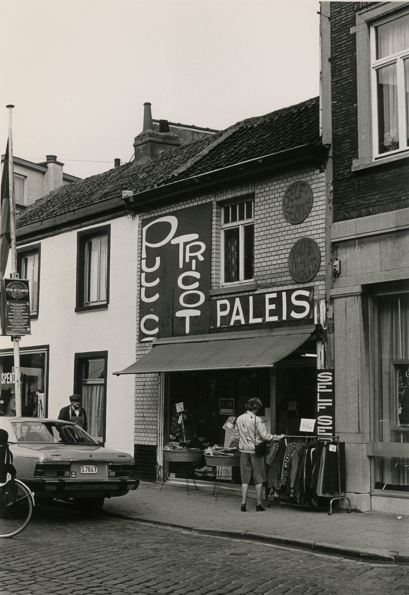 Etalage van kledingwinkel Pull & Tricot Paleis in Gent